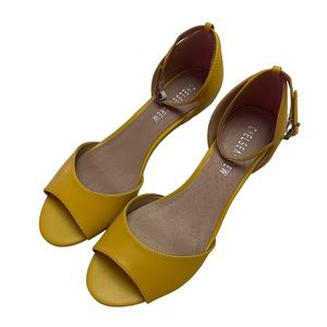 Chelsea Crew Hilda 2" peep toe wedge heel with strap women's size 39 EU. NWOT